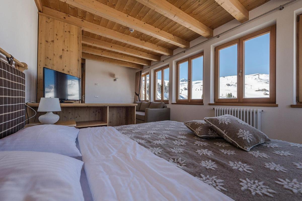 Hotel Pordoi Passo Pordoi Vegetarian Hotel กานาเซย์ ภายนอก รูปภาพ