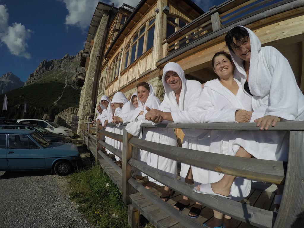 Hotel Pordoi Passo Pordoi Vegetarian Hotel กานาเซย์ ภายนอก รูปภาพ